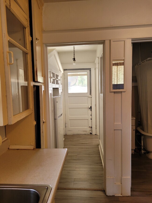 Photo - 608 Elias Ave