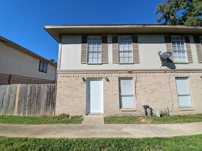 Building Photo - 1962 Upland Dr Rental