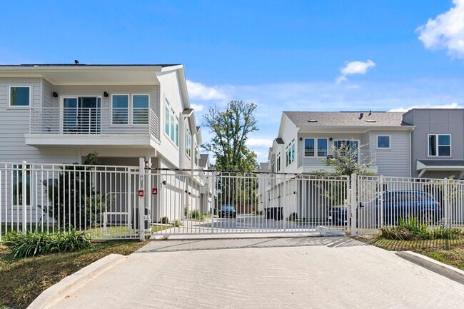 Photo - 851 Prosper St