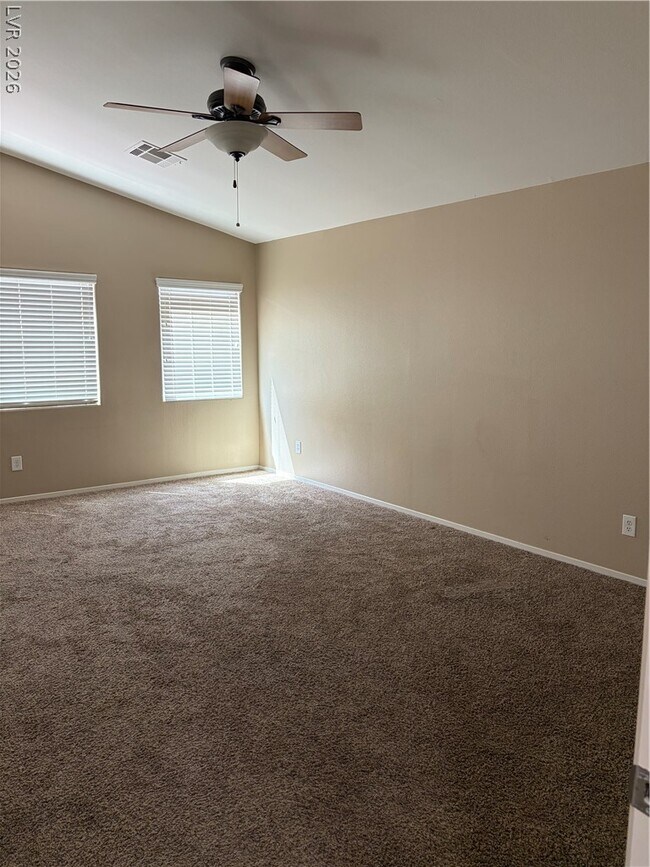 3761 Hollycroft Dr