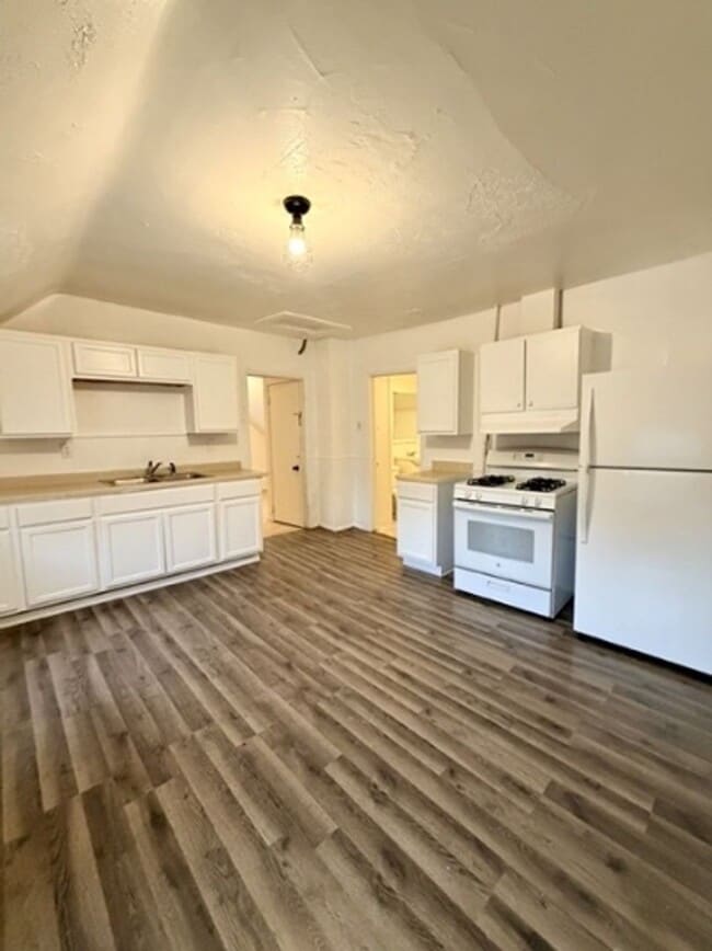 Photo - 611 N Broadway Unit A - Upper