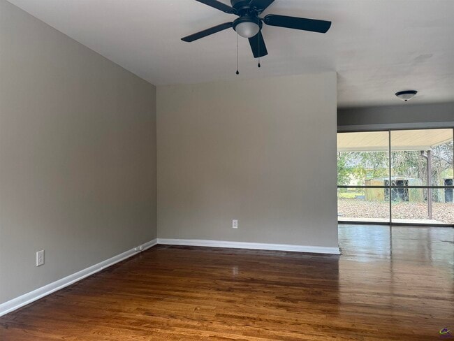 Photo - 417 Willow Ave