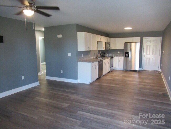 Photo - 419 Northbrook III School Rd