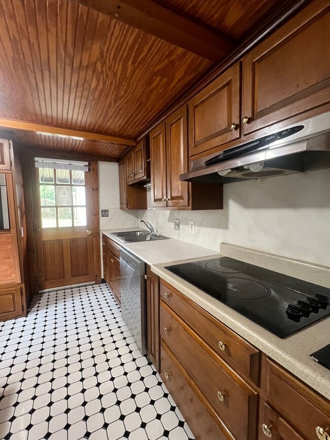 Photo - Spacious 3 Bedroom House Available Now!