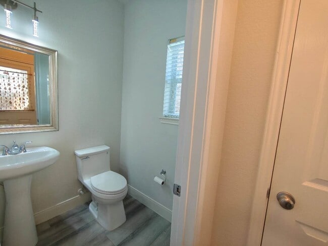 Building Photo - 2306 Waterford Park St