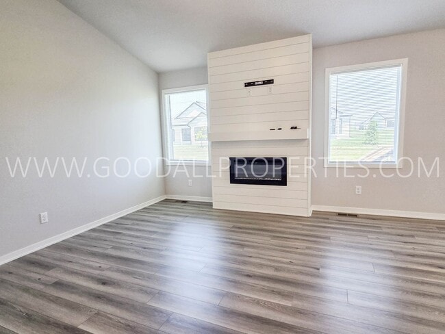 Photo - 18203 Alpine Dr