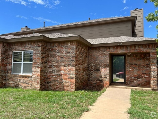 Building Photo - 3104 109th St Rental