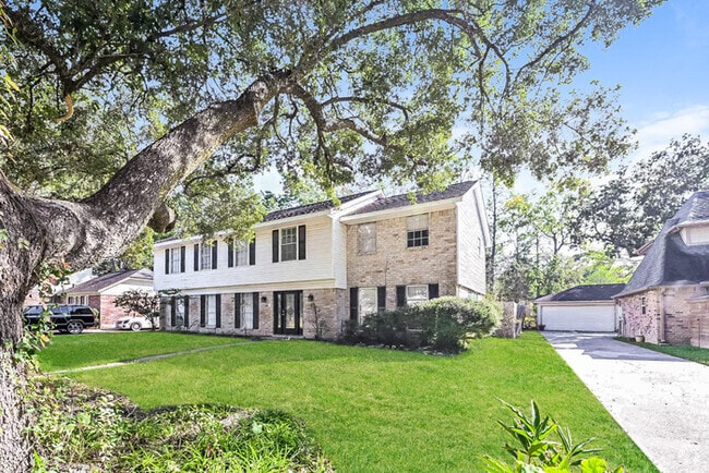 Building Photo - 10719 Idlebrook Dr Rental