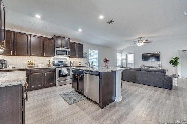 Photo - 2915 Thackery Groove