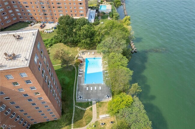 Photo - 11820 Edgewater Dr Unit 613