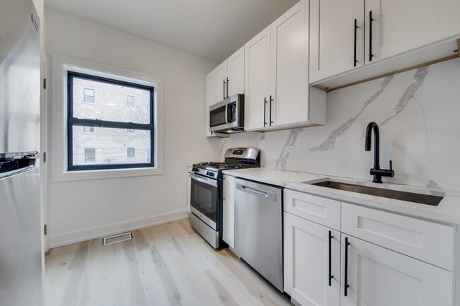 Photo - 3052 W Cortland St Unidad 103