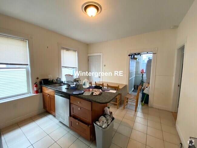 Building Photo - 17 Sachem St Unit 3 Rental