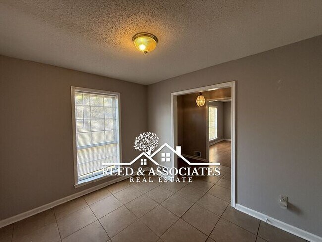 Photo - 3 Bedroom Located Near Kirby High School