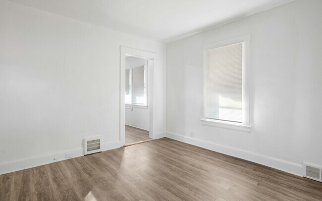 Photo - 856 Wayside Rd
