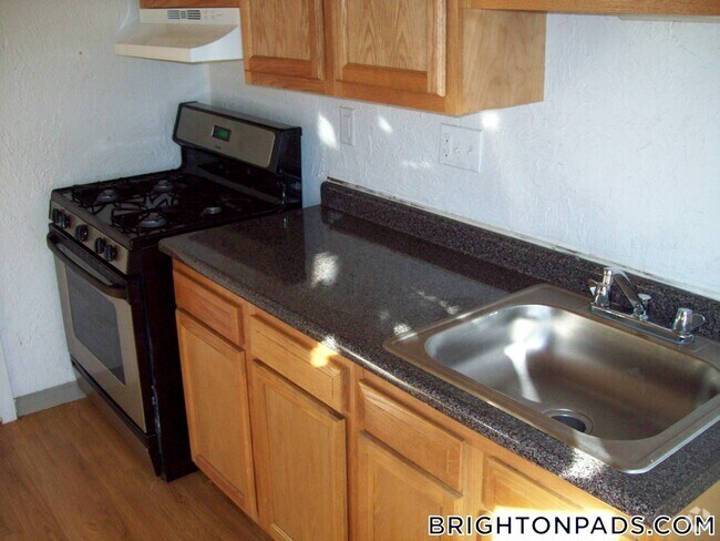Building Photo - 134 Englewood Ave Unit 3 Rental
