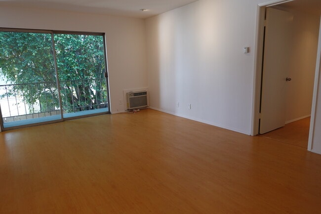 Photo - 546 N Flores St Unidad 6