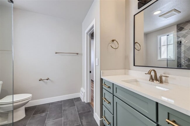 Photo - AMAZING LOCATION 2 Bed 1 Bath Home In Downtown Louisville