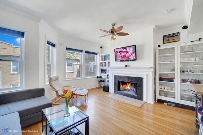 Photo - 877 W Cornelia Ave Unit 3