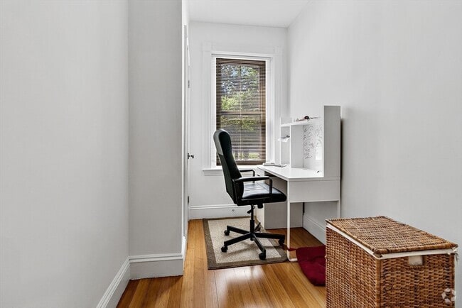 Building Photo - 1805 Beacon St Unit 2 Rental