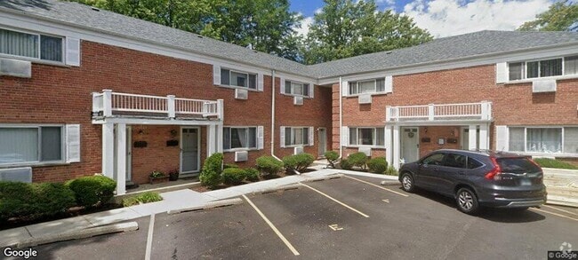 Building Photo - 1340 Greenwillow Ln Rental