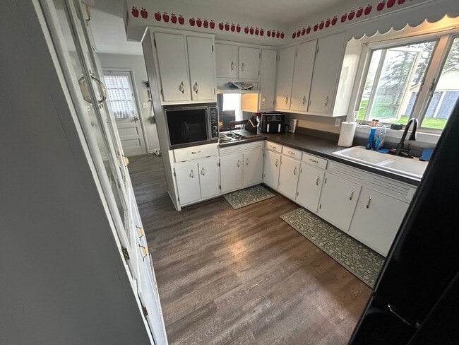 Photo - 121 S Main St