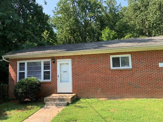 Building Photo - 2825-2827 Kulman Pl Unit 2825