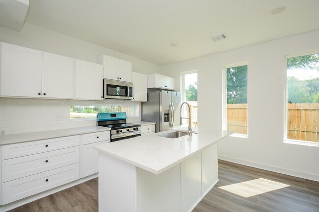 Photo - 4358 Clover St