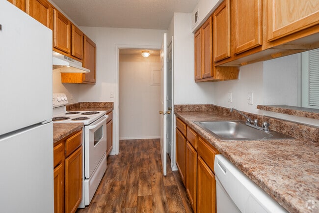 2BR, 2BA - 921SF - Kitchen - The Trails of Dickson Apartment Homes