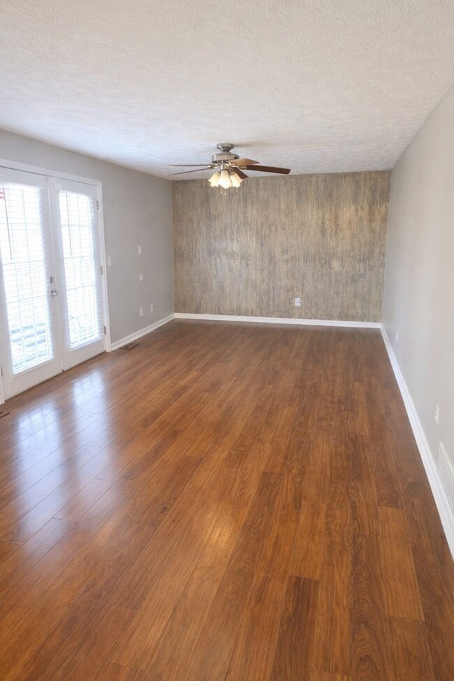 Photo - 1260 Komura Ct