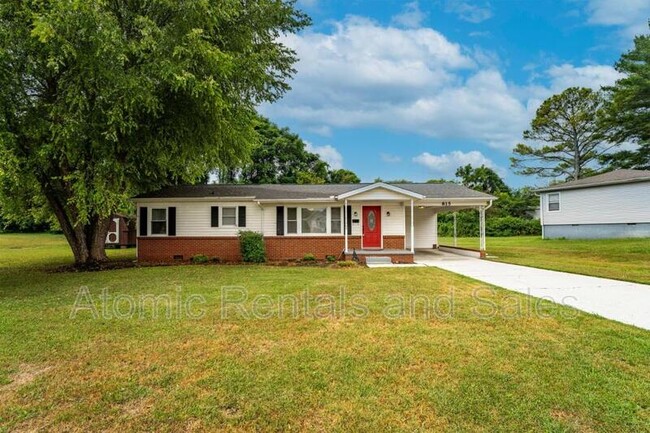 Photo - 815 Julianne Dr House
