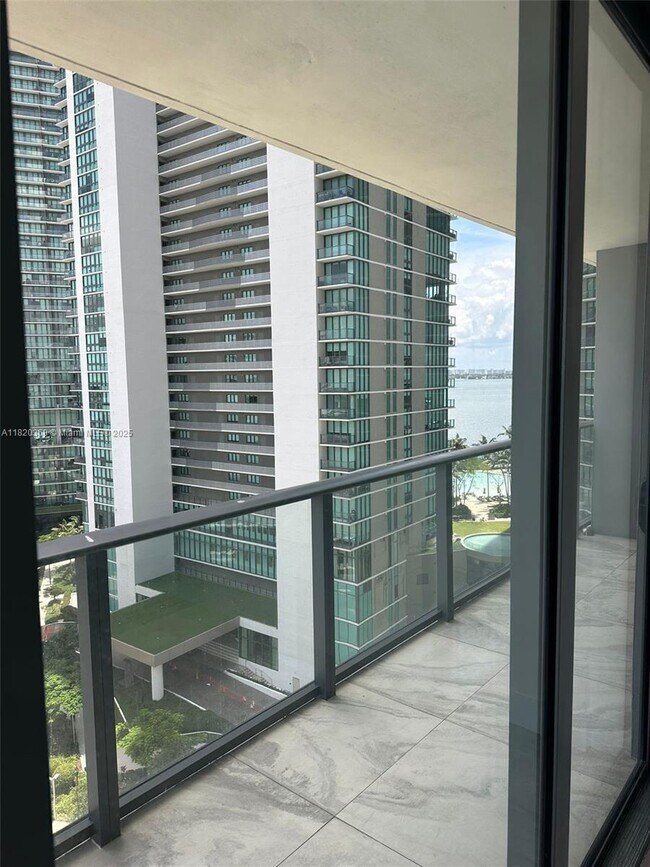 Photo - 501 NE 31st St Unidad 1001 Rental