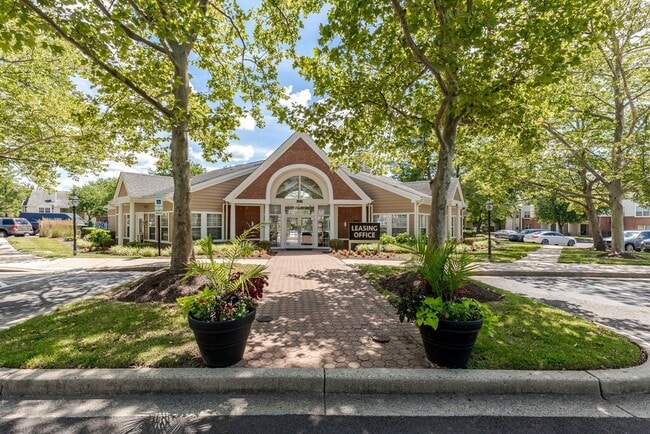 Kingscrest Apartments