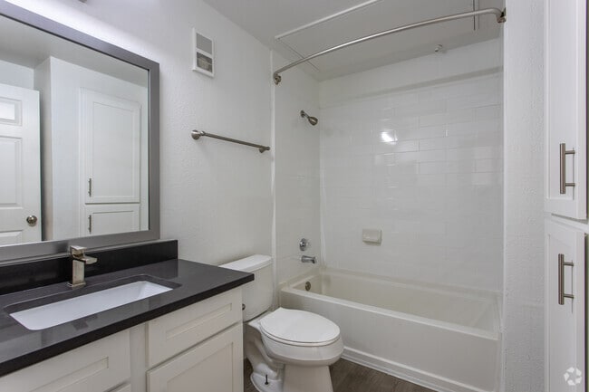 1 habitación, 1 baño - 696 pies cuadrados