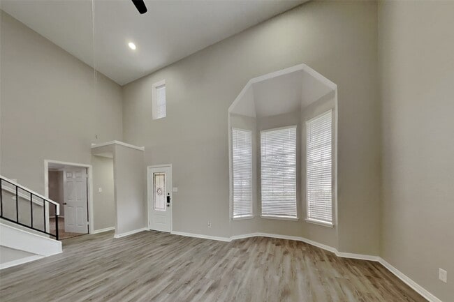 Photo - 8718 Pines Pl Dr