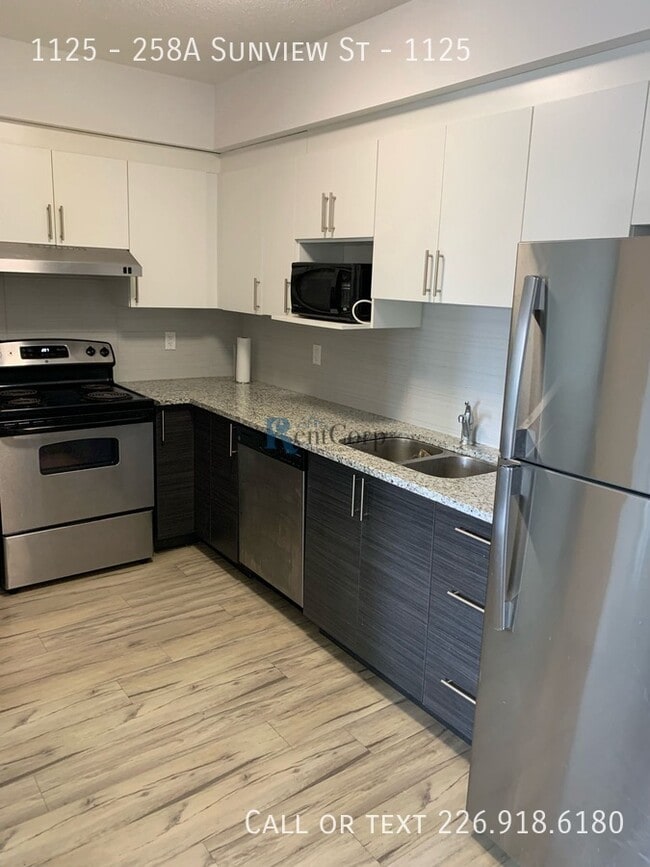 Photo - 258A-258A Sunview St