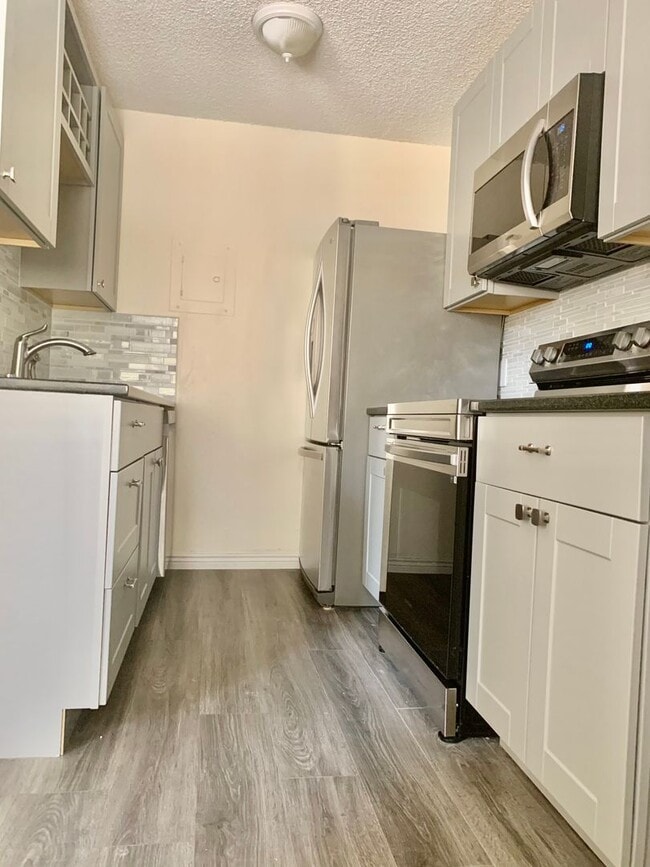 Photo - BEAUTIFUL One Bed on Madison Ave, Close to Campus! Corner Unit