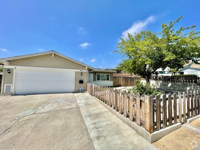 Building Photo - Great 3B/2BA Home in Spring Valley!