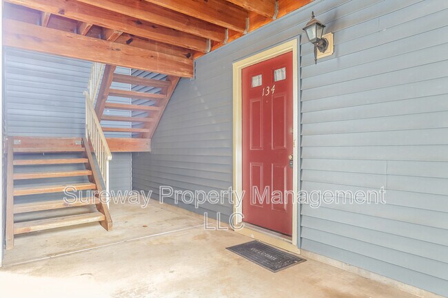 Photo - 134 Longfield Ct