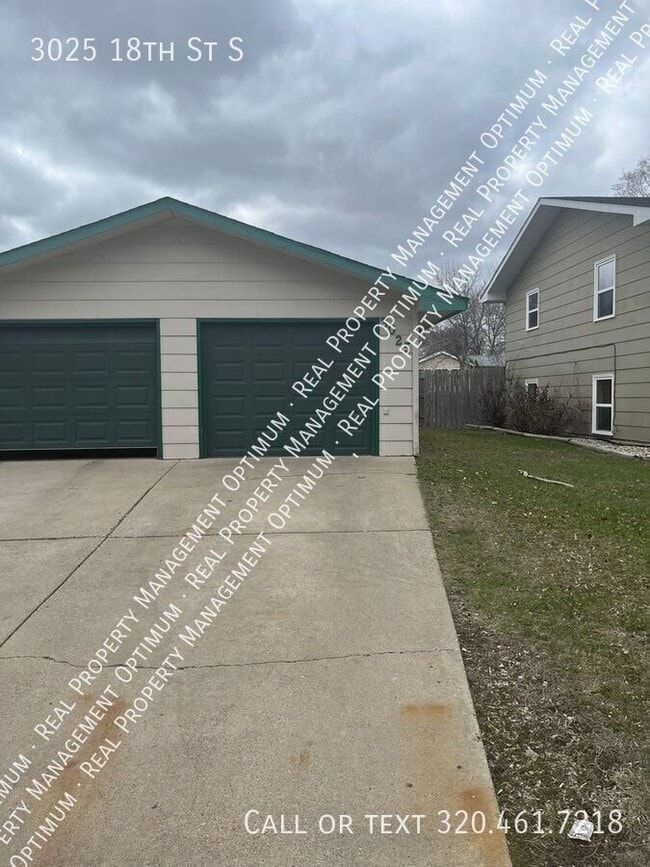 Photo - 3025 18th St S