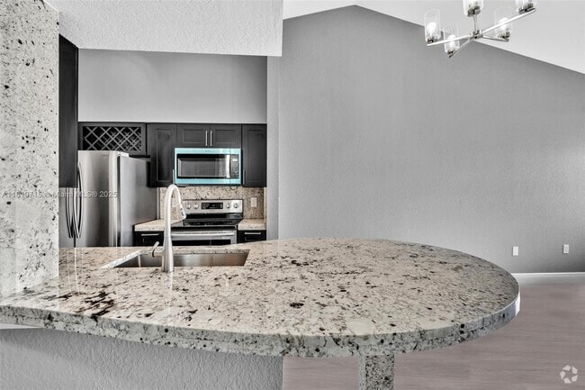 Building Photo - 2811 N Oakland Forest Dr Unit 308 Rental