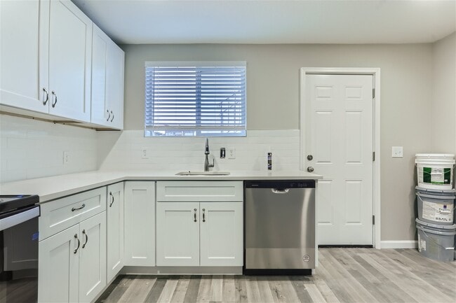 Photo - 2545 Kenton St Unit B