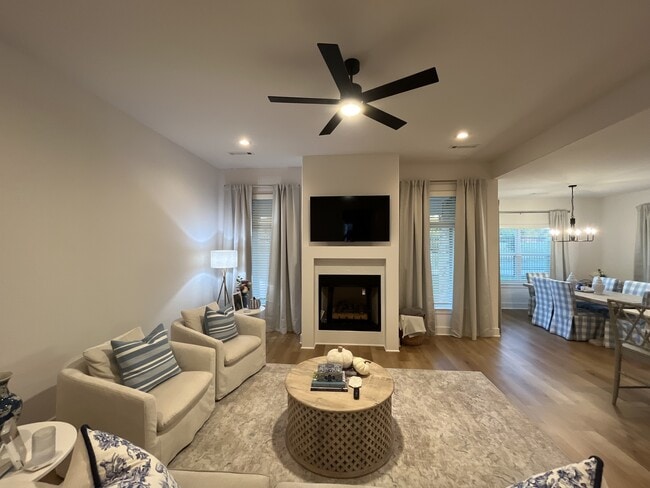 Photo - 463 Wagon Wheel Ave