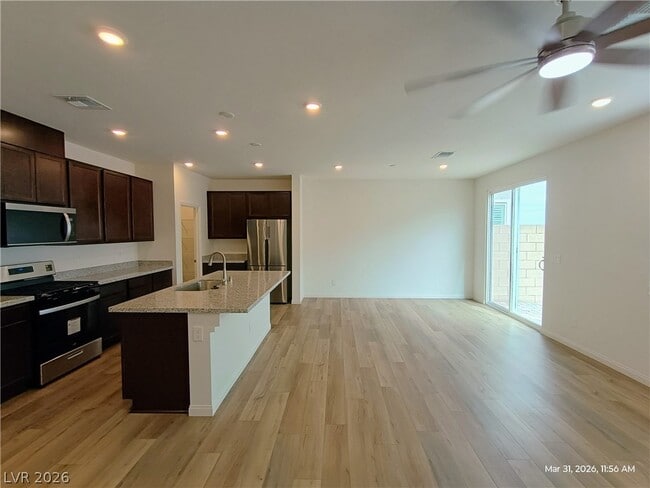 Photo - 9158 Surrey Wood St