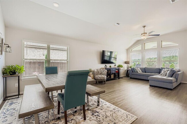 Photo - 202 Pulitzer Dr