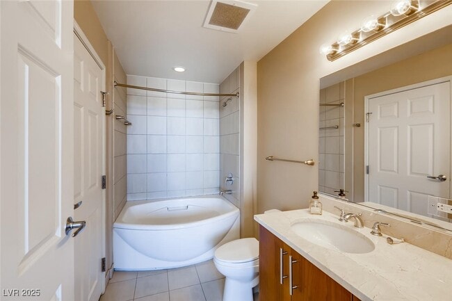 Building Photo - 200 W Sahara Ave Unit 2912