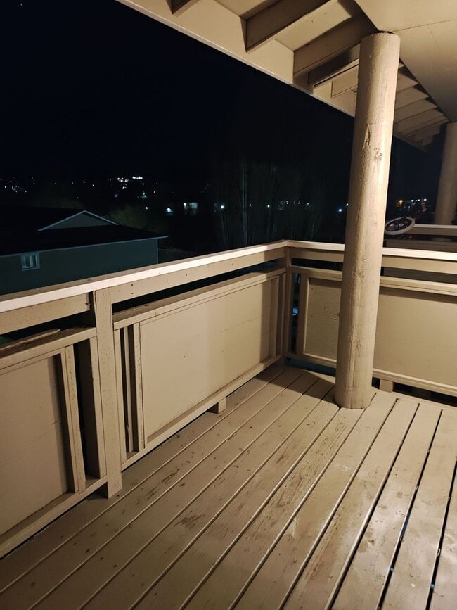 Photo - 3 bedroom 1 bath - Elevator and Balcony! Washer/Dryer in unit! Unidad G204