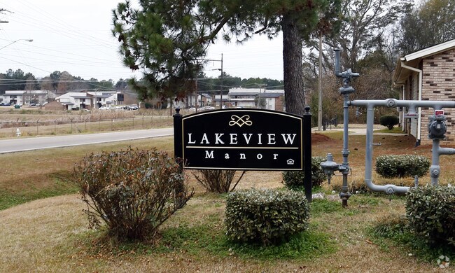 Photo - Lakeview Manor