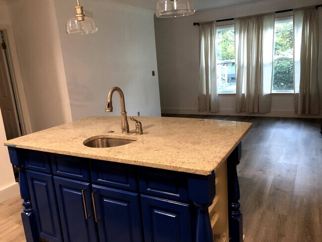 Photo - 337 W Coleman Blvd
