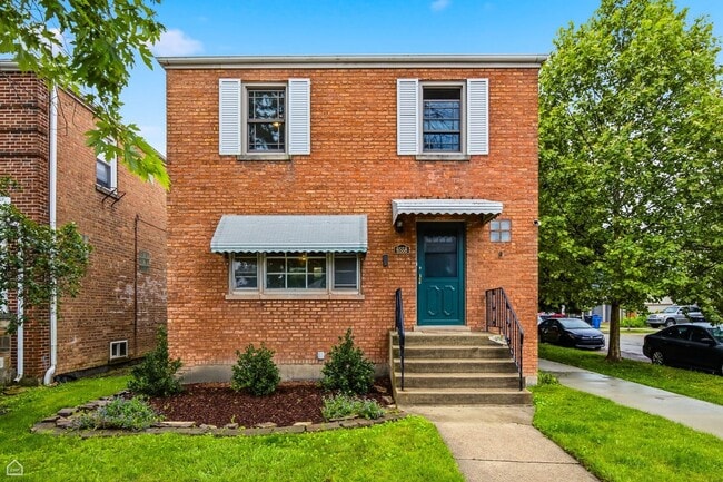 Building Photo - 6558 N Troy St