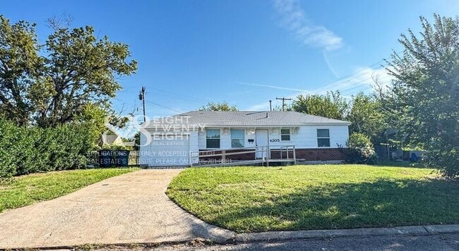 Building Photo - Cute 2 Bed/1 Bath Single Family Home in De...